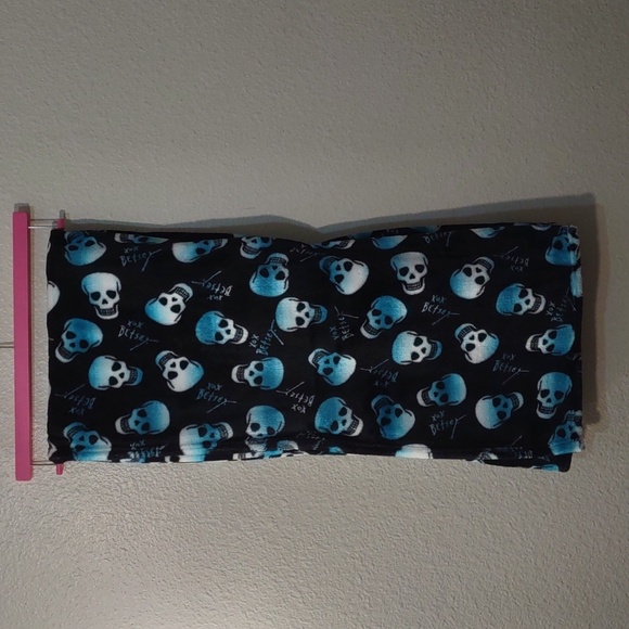 HALLOWEEN OMBRE BLUE SKULL ULTRA PLUSH THROW LUV BETSEY BY BETSEY JOHNSON - Picture 7 of 10
